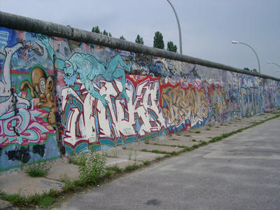 berlin wall grafitti