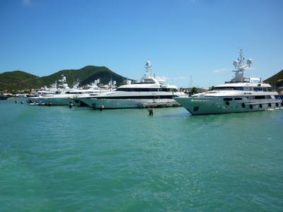 luxury super yachts