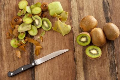 Peeling and dicing kiwifruit for dessert