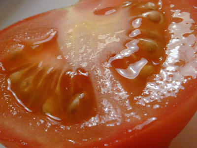 sliced tomatos