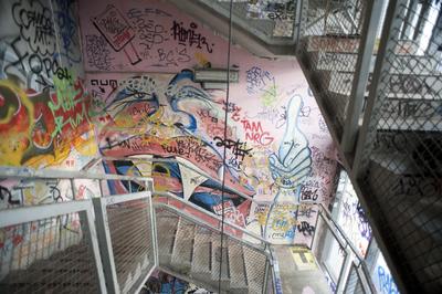 graffiti stairs