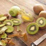 Peeling and slicing kiwifruit for dessert