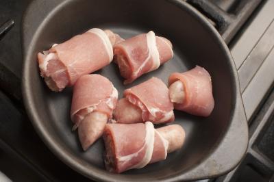 Cooking pigs in blankets